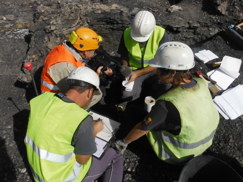 Galería excavaciones en el yacimiento de Ariño.